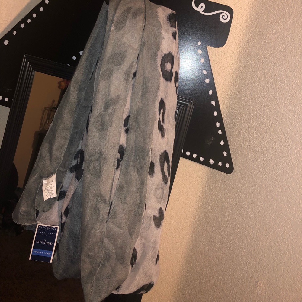 Grey Leopard Scarf